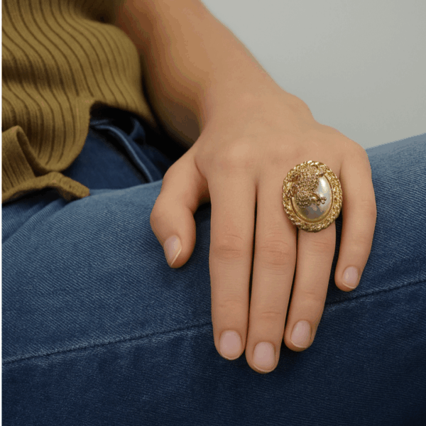 anello-golden-frogs-round-white